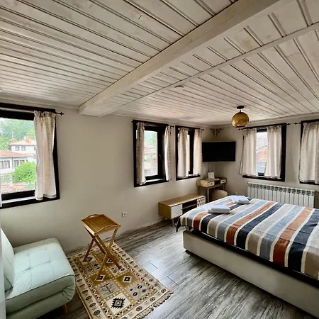 китанова къща בית הארחה